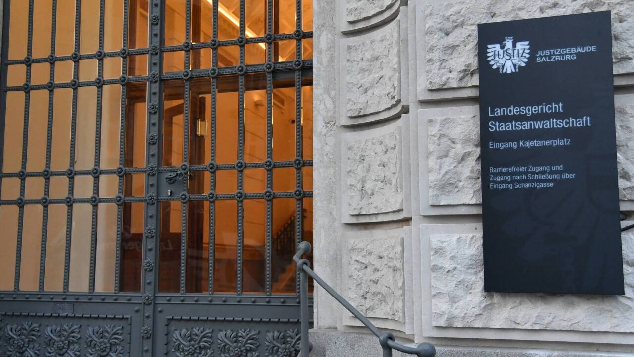 Am Landesgericht Salzburg kam es am Donnerstag zum Prozess gegen einen 34-jährigen Nigerianer. Er lockte neun Opfer in die Falle, darunter auch einen Politiker aus Salzburg.  