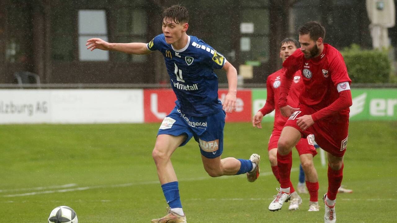 Philipp Illmer (l.) schoss St. Johann mit zwei Treffern zum Sieg in Kufstein. Philipp Illmer (l.) schoss St. Johann mit zwei Treffern zum Sieg in Kufstein.