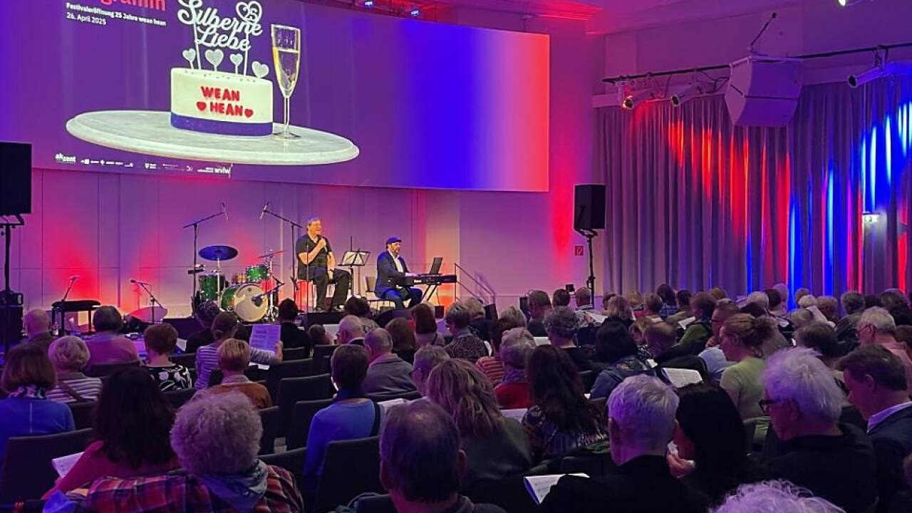'Veronika, der Lenz ist da!': Stadträtin singt mit 