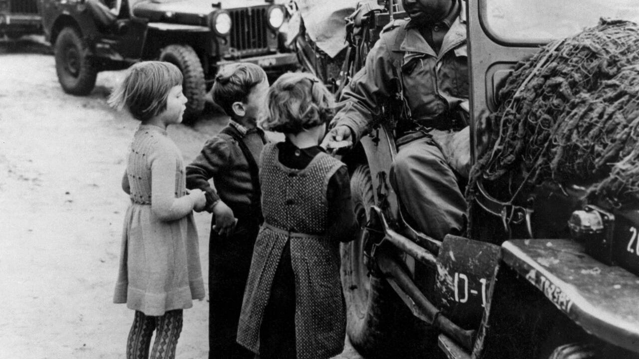 Die Begegnung mit Besatzungssoldaten gehörte zu den spannenden Erlebnissen für Kinder der Kriegsgeneration. 