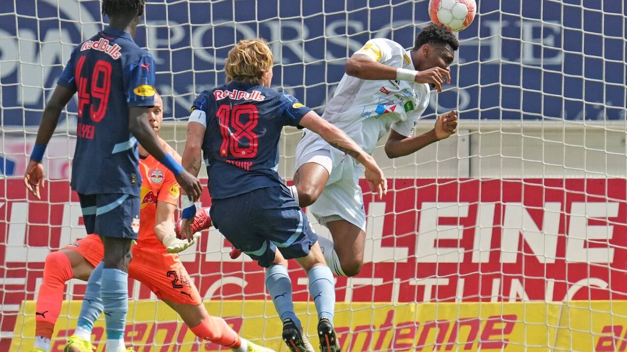 Die Bullen gingen beim WAC unter, im Bild das 1:0 durch Chibuike Nwaiwu. 