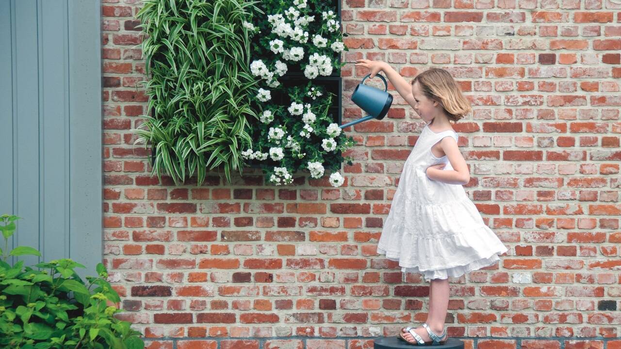 Der Trend zum vertikalen Gärtnern ermöglicht selbst auf kleinstem Raum ein blühendes Paradies. Der Trend zum vertikalen Gärtnern ermöglicht selbst auf kleinstem Raum ein blühendes Paradies.