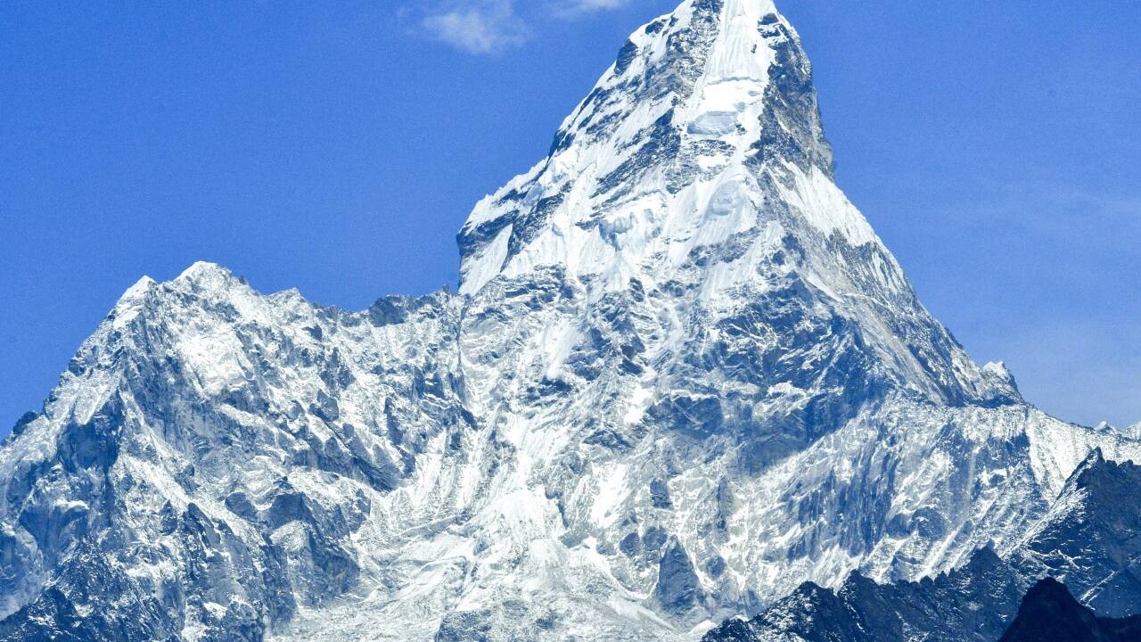 Die Ama Dablam (6814 Meter) – das „Matterhorn“ Nepals – in der Khumbu-Region des Himalaya. 