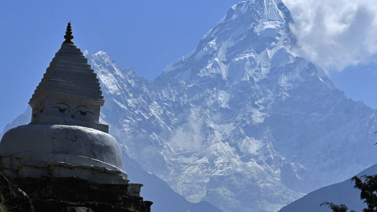 Die Ama Dablam (6814 Meter) – das „Matterhorn“ Nepals – in der Khumbu-Region des Himalaya. 