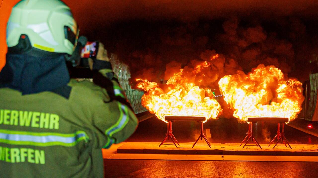 Brandversuch im Helbersbergtunnel mit der Feuerwehr. 