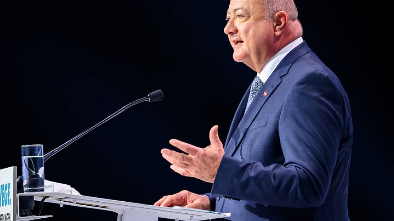 Kanzler hält sich mit Spekulationen über Ursachen zurück 