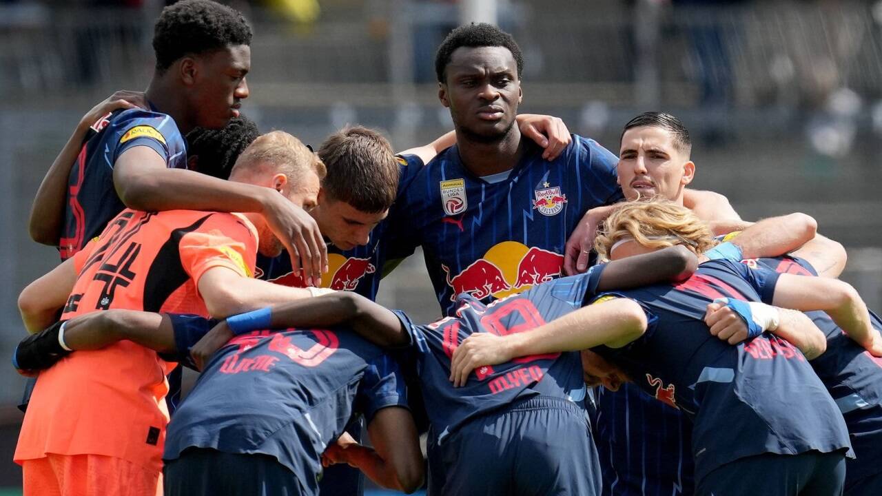 Spieler von Red Bull Salzburg vor dem Meisterschaftsspiel gegen den Wolfsberger AC am 27. April 2025. Spieler von Red Bull Salzburg vor dem Meisterschaftsspiel gegen den Wolfsberger AC am 27. April 2025.