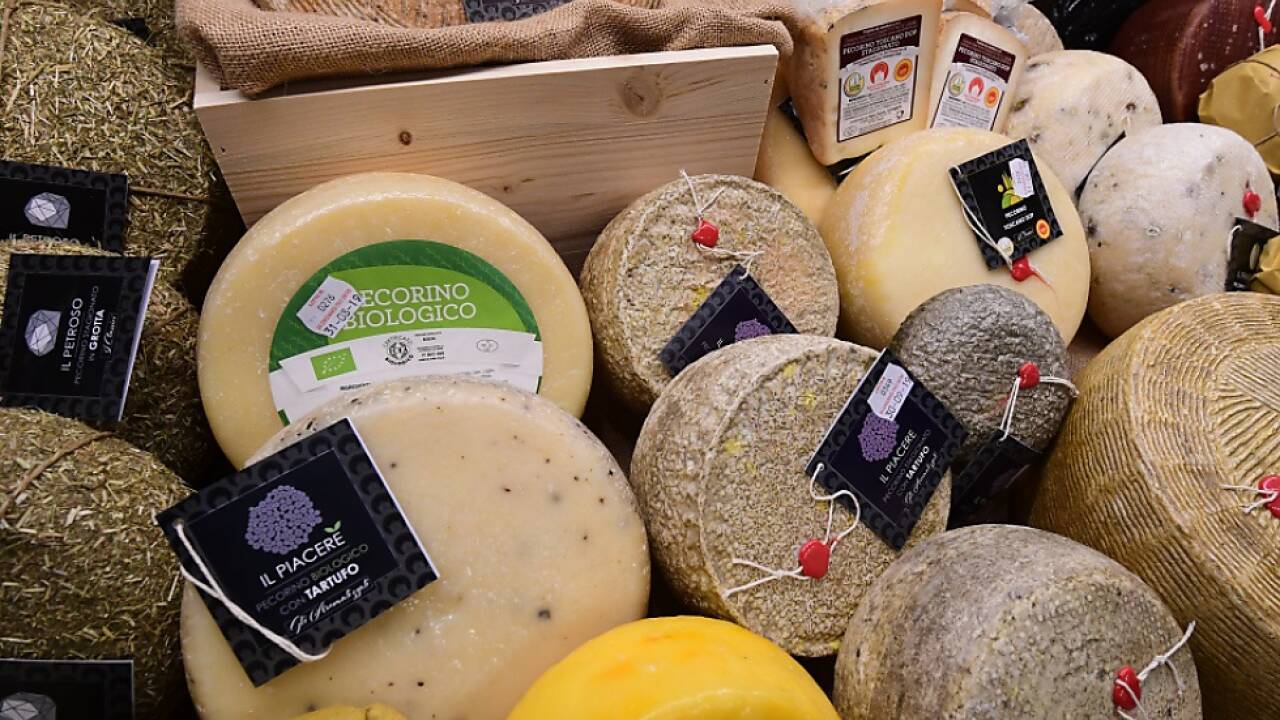 Normalerweise können sich fettige Substanzen wie Käse nicht gut mit Wasser vermischen, weshalb Stärke ein wichtiges Bindemittel ist. 