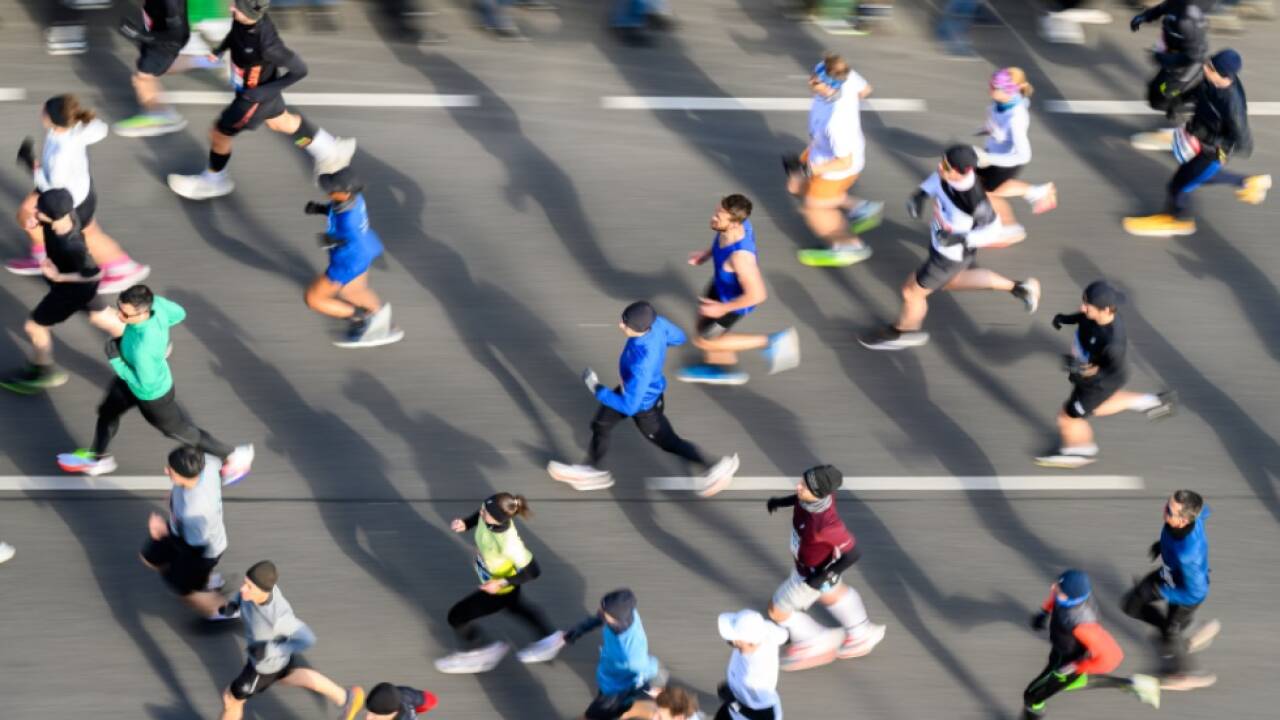Gemeinsam statt einsam Kilometer abspulen und Kalorien verbrennen Gemeinsam statt einsam Kilometer abspulen und Kalorien verbrennen