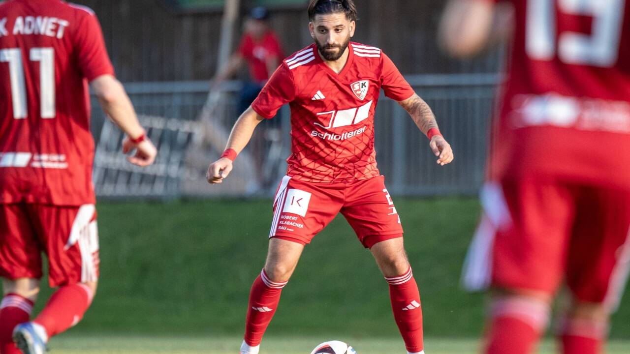Die Adneter steigen nicht in die Salzburger Liga auf, sondern aus der 1. Landesliga ab. 