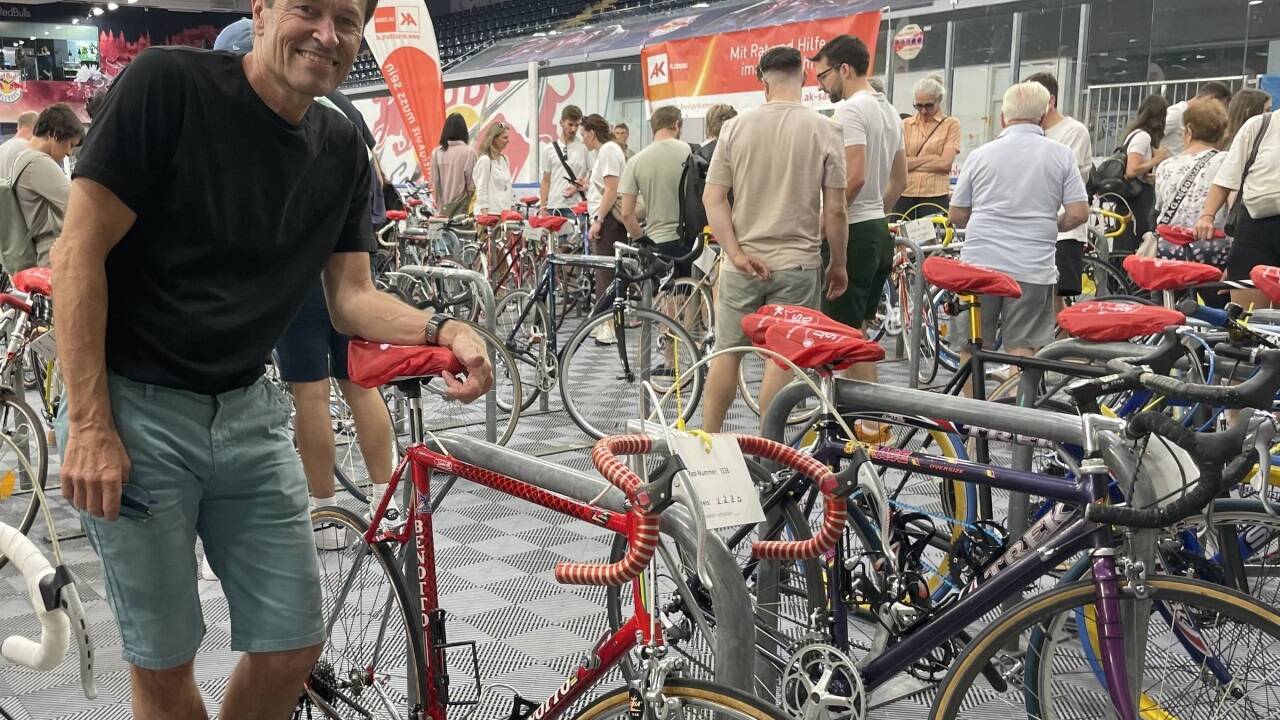 Die Garage von Jörg Rusche ist bereits voller Räder, aber eines kann er eventuell noch unterbringen. 