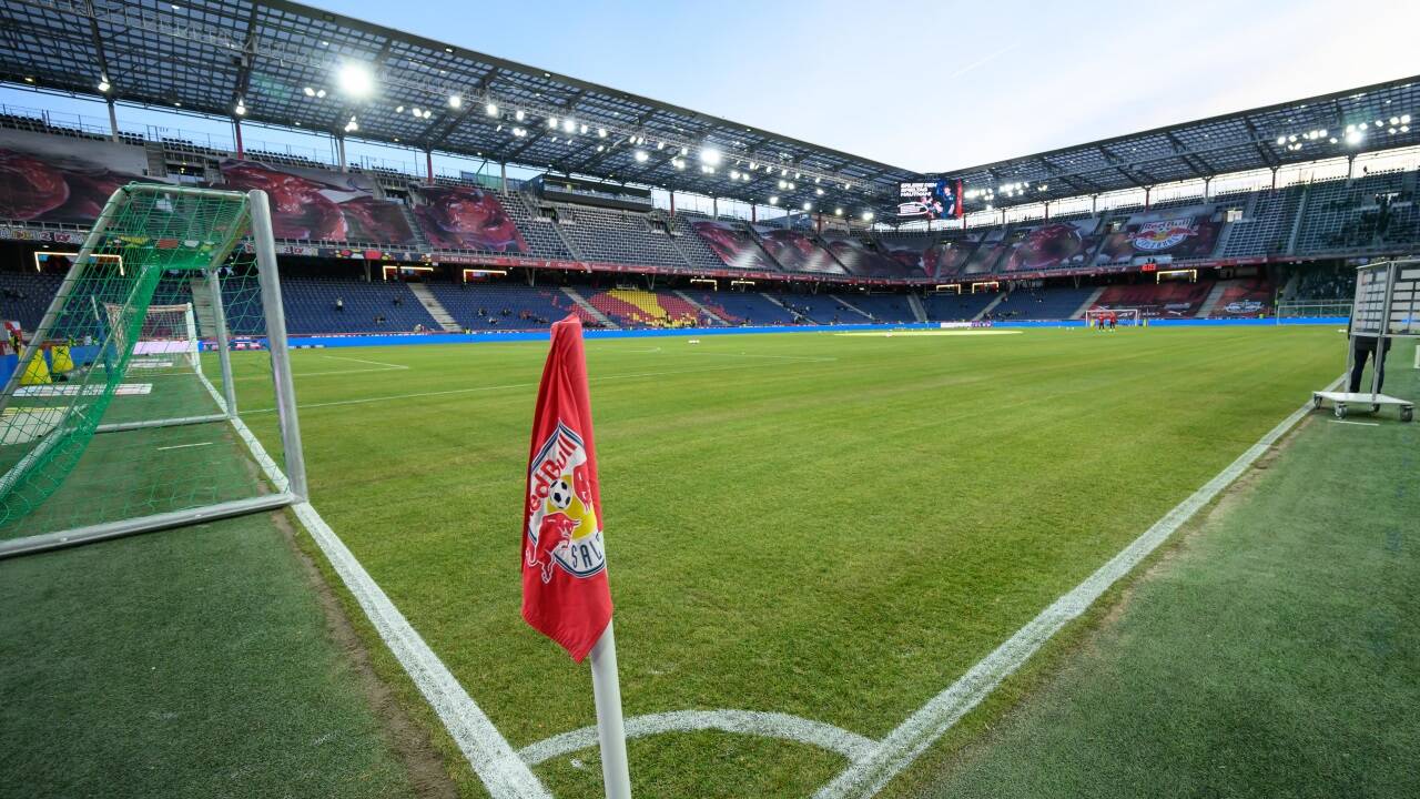 Das Spielfeld in der Red-Bull-Arena wird nach der Saison saniert.  