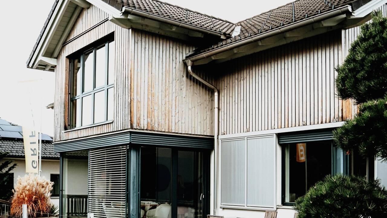 Schauen, informieren und „gustieren“ in den Musterhausparks. Komplett eingerichtete Musterhäuser bieten die Gelegenheit, verschiedene Fertighausmodelle live zu erleben. Schauen, informieren und „gustieren“ in den Musterhausparks. Komplett eingerichtete Musterhäuser bieten die Gelegenheit, verschiedene Fertighausmodelle live zu erleben.