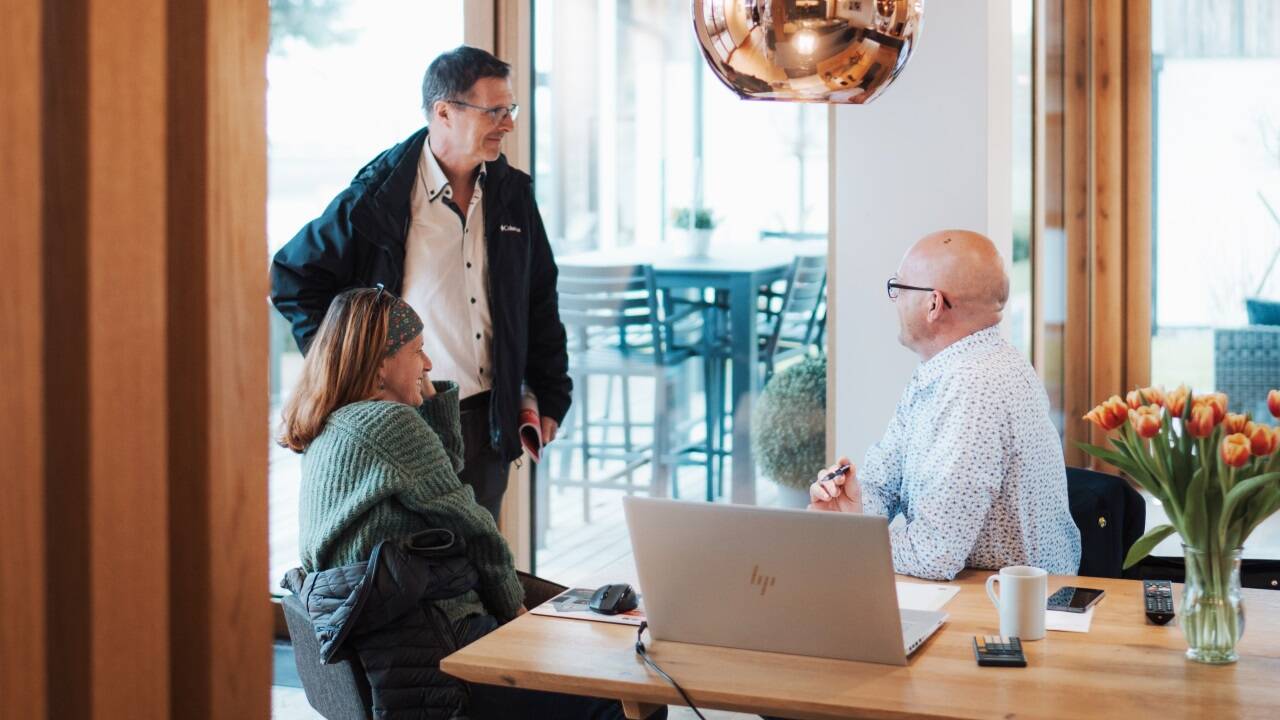 Erfahrene Berater stehen vor Ort zur Verfügung, um individuelle Fragen zu klären. Erfahrene Berater stehen vor Ort zur Verfügung, um individuelle Fragen zu klären.