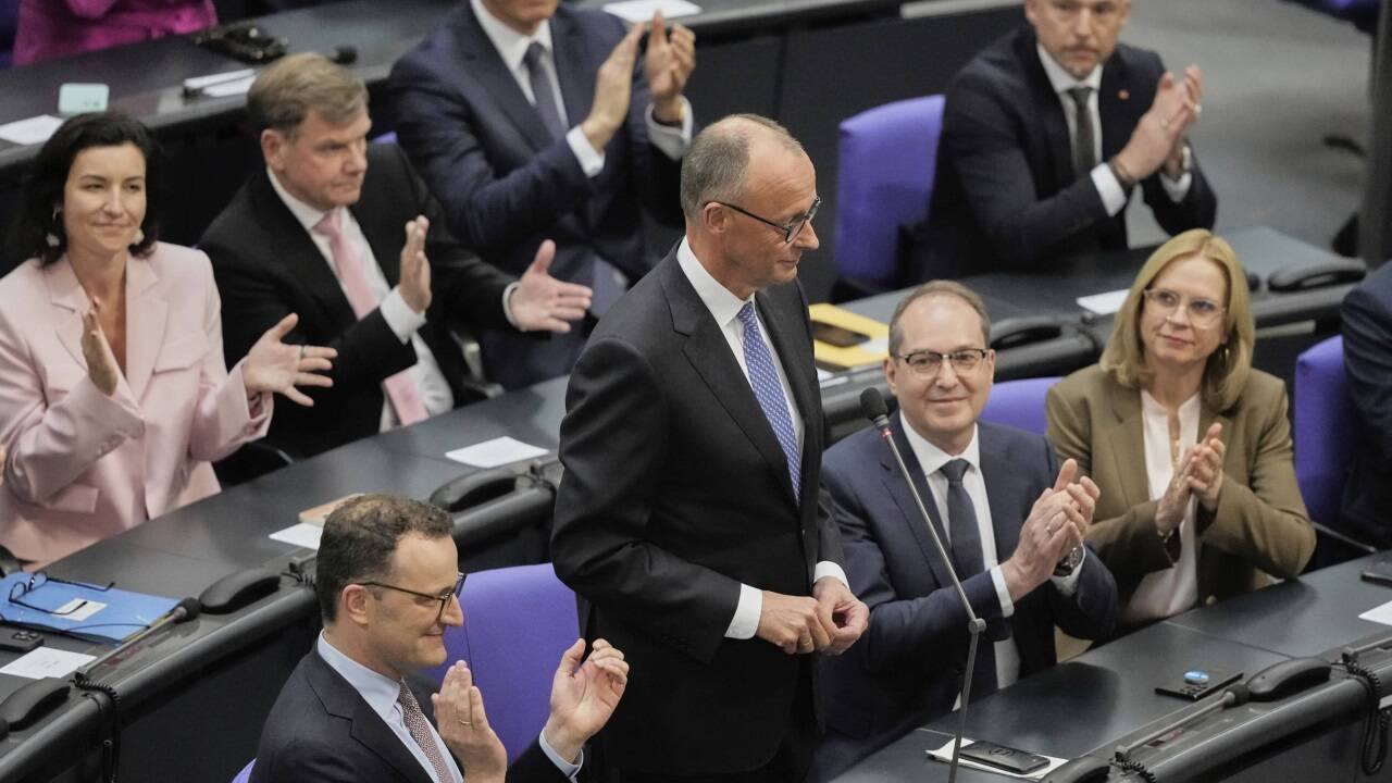 Im zweiten Durchgang wurde Merz zum Kanzler gewählt. Im zweiten Durchgang wurde Merz zum Kanzler gewählt.