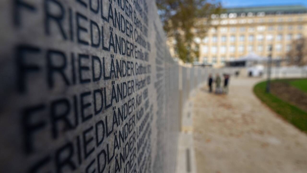 Bekommt Wien ein Holocaust-Museum? Im Bild die Namensmauer, auf der alle der rund 65.000 namentlich bekannten ermordeten österreichischen Jüdinnen und Juden genannt sind.  