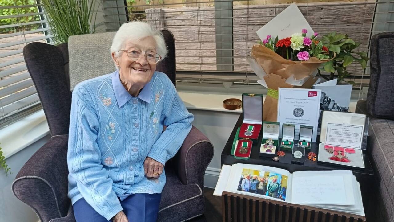 Die heute 98-jährige Gwen Raggett wurde mehrfach für ihre Verdienste ausgezeichnet. 