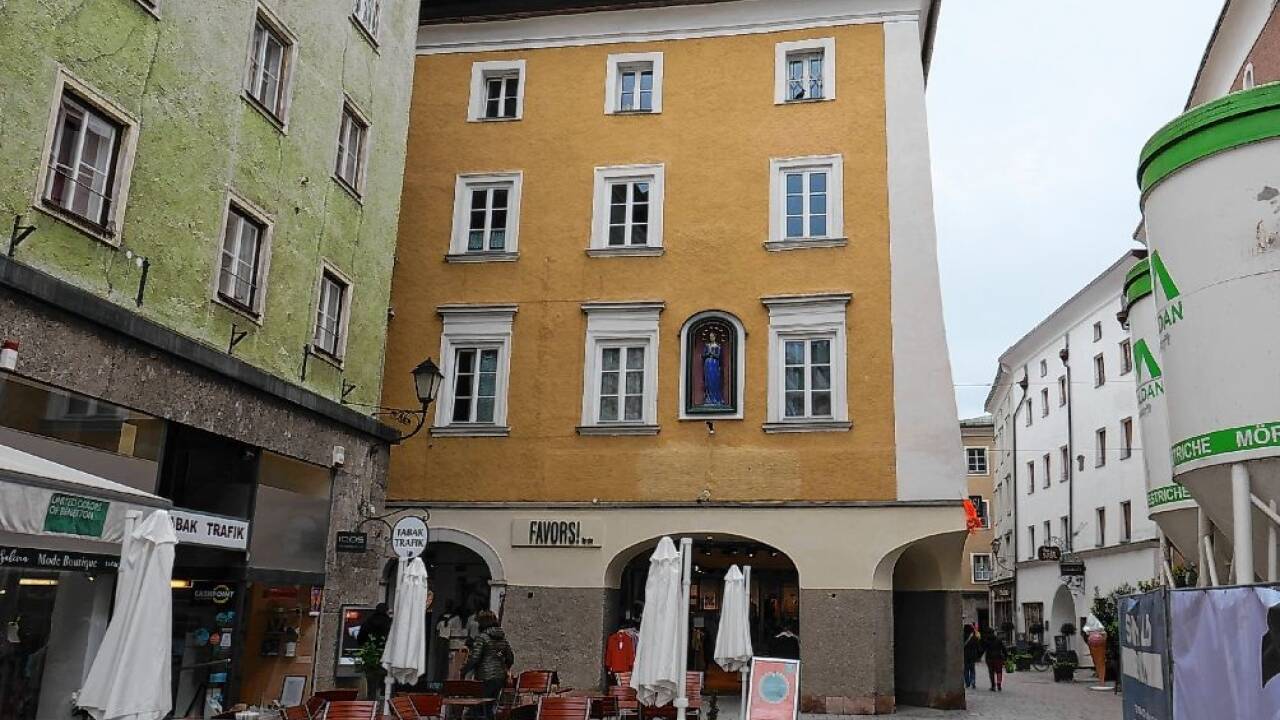 Die „Hintner-Madonna“ in der Halleiner Altstadt.  