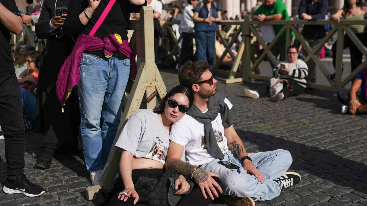 Auf dem Petersplatz versammelten sich anlässlich des Konklaves Gläubige. 