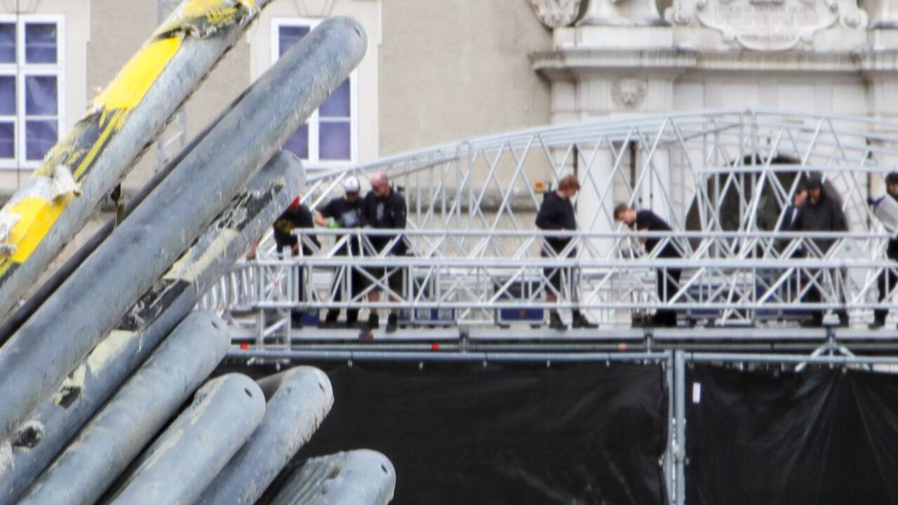 Die Vorbereitungen für die Residenzplatzkonzerte laufen. Seit Mittwoch wird die Bühne vor der Residenz aufgebaut.  