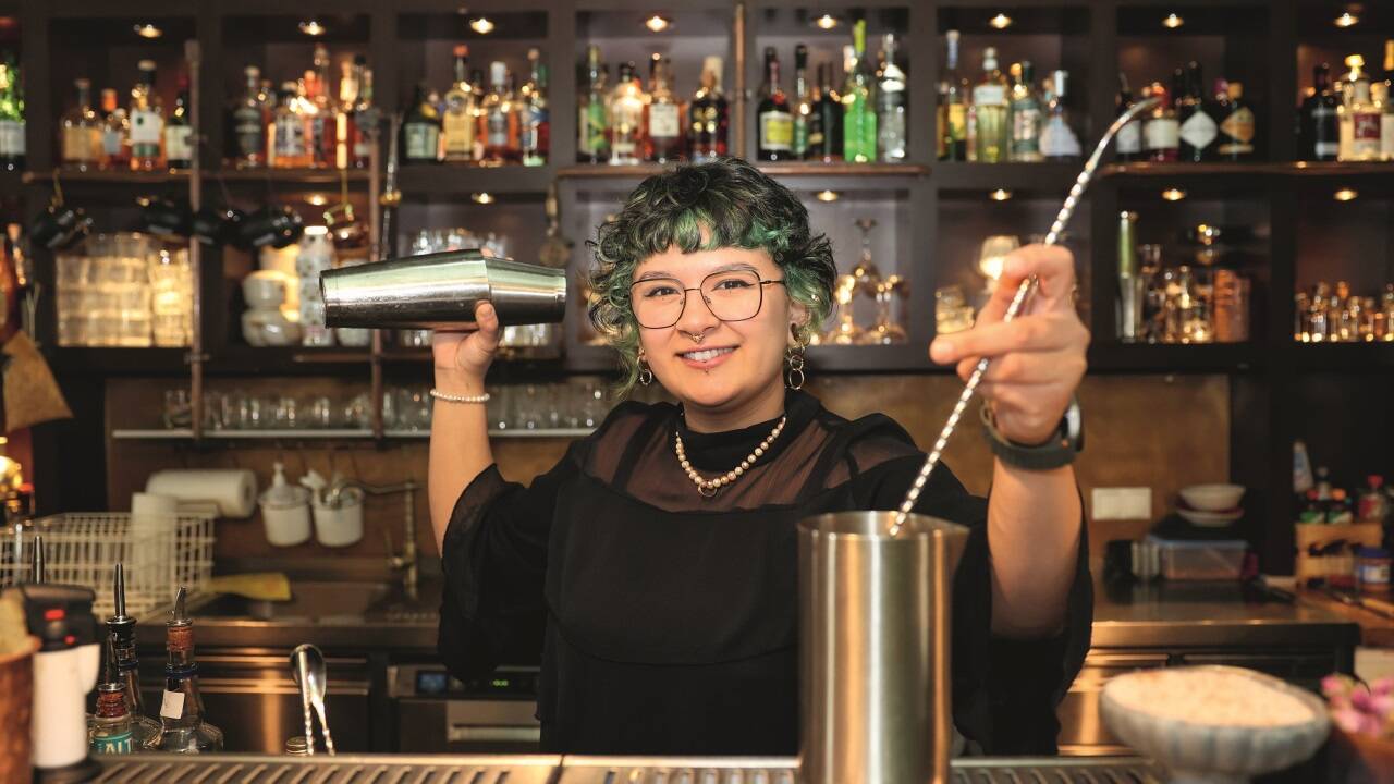 Johanna Luger nennt sich selbst eine Nachteule und schätzt die Arbeitszeiten in der Burdock Bar sehr. Später will sie einmal ihre eigene Bar in Salzburg eröffnen. 