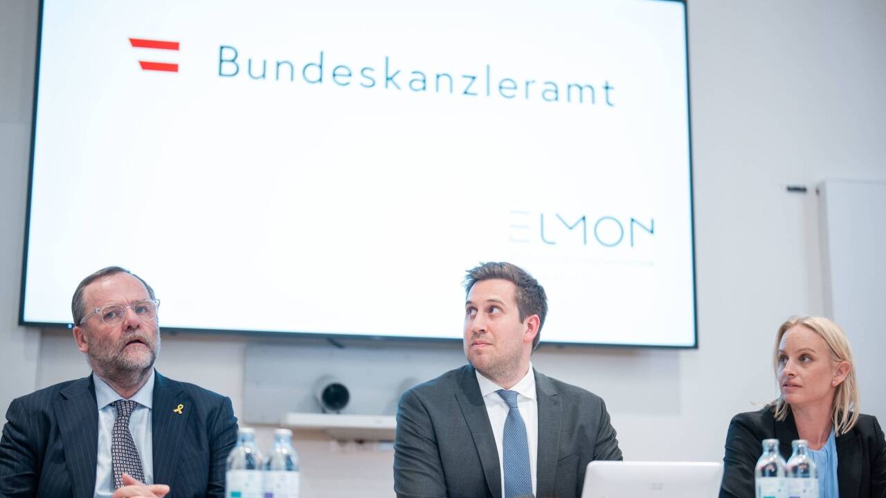 Regierungskoordinatoren verkünden Einigung.  Regierungskoordinatoren verkünden Einigung.