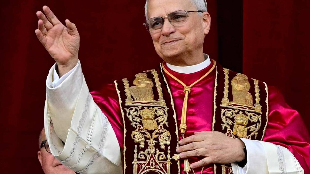 Der neu gewählte Papst Leo XIV. auf dem Balkon des Petersdoms. 