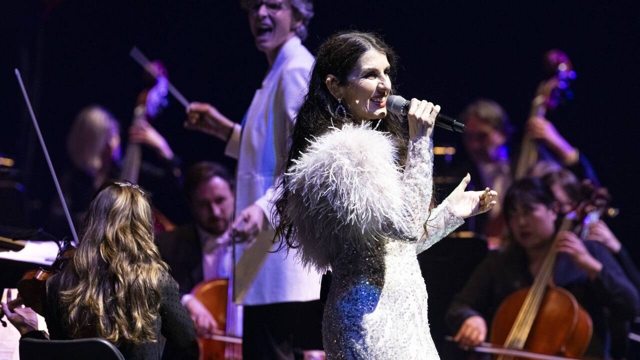 Bilder zum „Symphonic Tribute to the Beatles“ von Elisabeth Fuchs, Orchester und Chor der Philharmonie Salzburg und Sängerin Monika Ballwein 