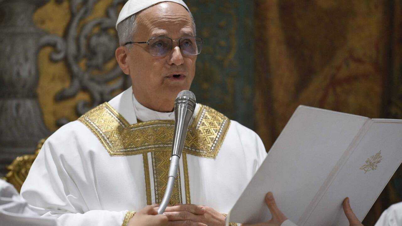 Der neue Papst Leo XIV. bei seiner ersten Messe als Pontifex. 