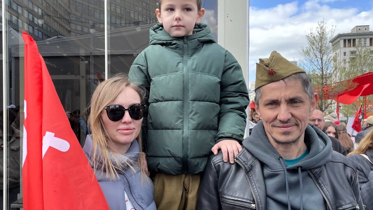 Die Moskauer Larissa und Daler wollen ihrem fünfjährigen Jaroslaw zeigen, „wer Verteidiger und wer Feinde sind“.  