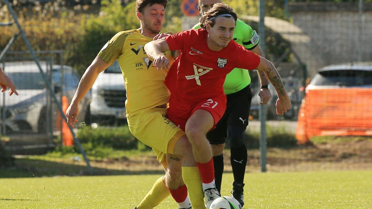 Grödigs Andrej Lazarevic (rechts) traf in der Salzburger Liga doppelt. 