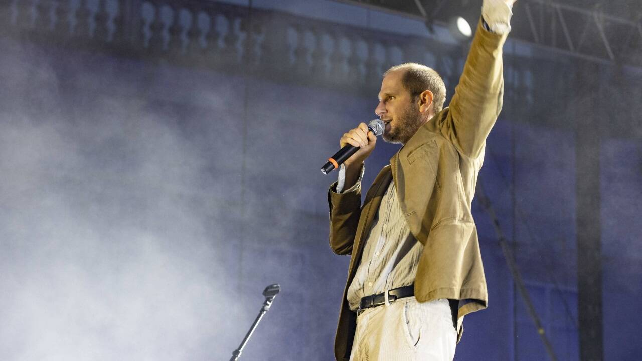Live auf dem Residenzplatz: Marco Wanda weiß, wie man Amore zelebriert. 