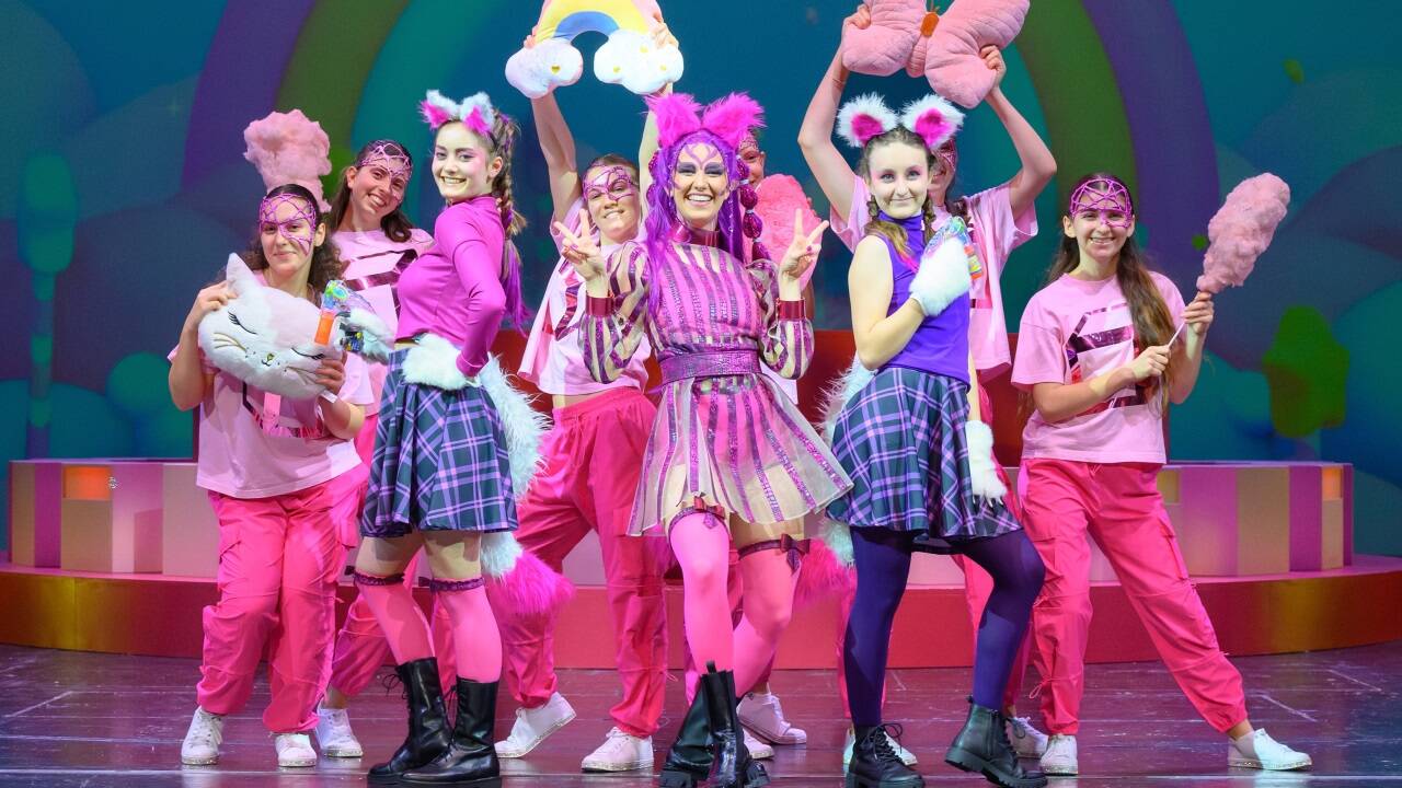 Carla Kottulinsky, Alea Hagedorn, Sophie Münch und Ensemble 