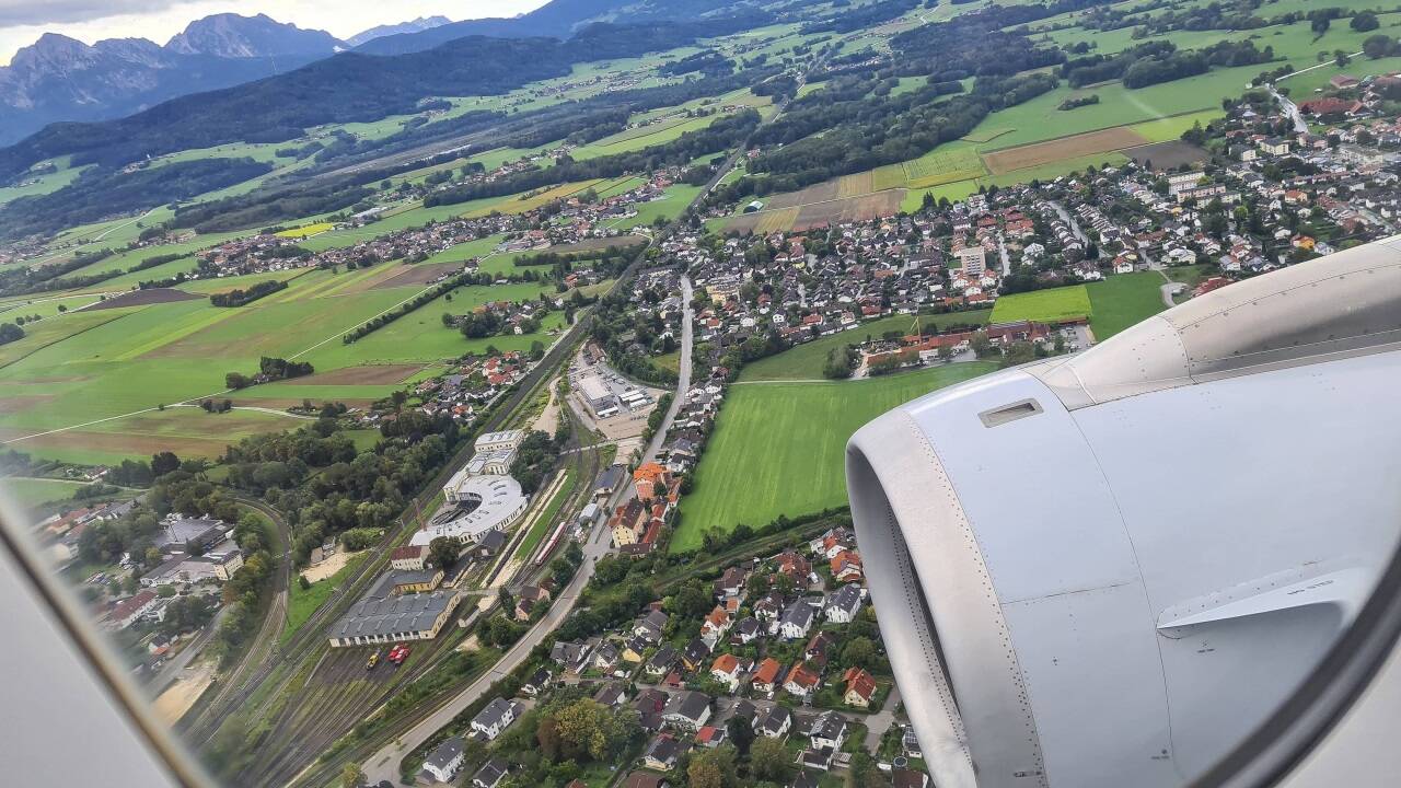Nach dem Vorfall am Sonntag konnte kein Flugzeug mehr in Salzburg starten und landen: Drei Maschinen mit Kurs auf Salzburg wurden kurzfristig umdirigiert – zum Flughafen nach München und nach Linz.  