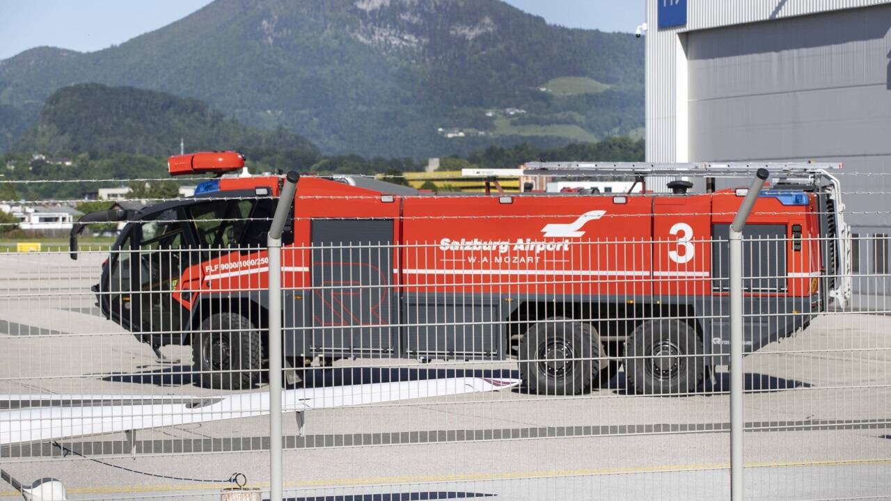 Die Flughafenfeuerwehr war am Sonntag im Einsatz – gemeinsam mit der Salzburger Berufsfeuerwehr.  