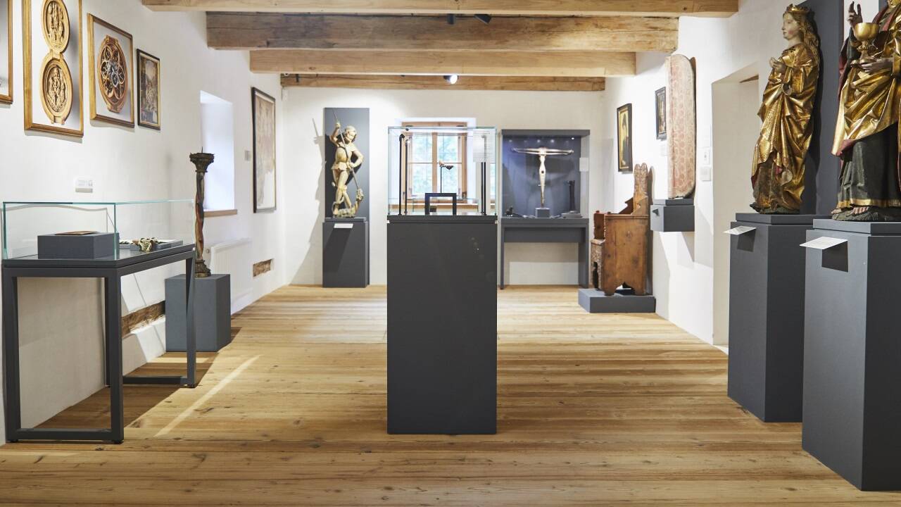Die inhaltliche Ausrichtung des Museums entspricht dem Leitsatz „Blühender Bergbau ist blühende Kunst“, da das ausgehende Mittelalter die Blütezeit des Bergbaues im Erzstift Salzburg, insbesondere in Leogang, war.  