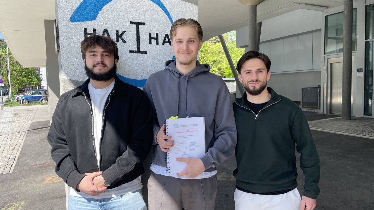 Die Schüler Rachman Beriev, Elmir Smajlovic und Rilind Rahmani (von links). 