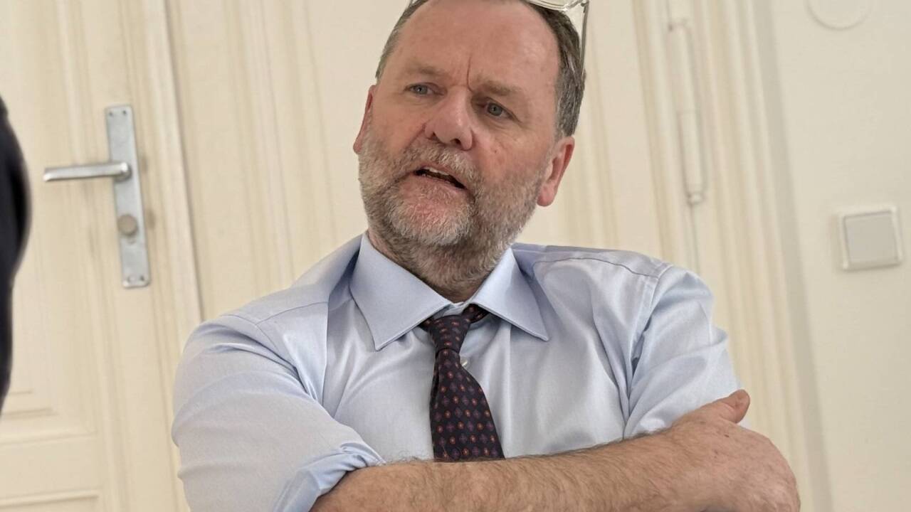 Der Salzburger Gastronom Sepp Schellhorn hat im Außenministerium sein Büro als Staatssekretär bezogen. Der Salzburger Gastronom Sepp Schellhorn hat im Außenministerium sein Büro als Staatssekretär bezogen.