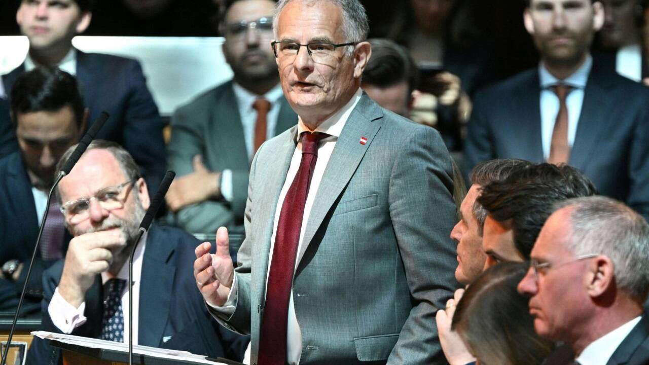 Finanzminister Markus Marterbauer hielt Budgetrede und schwor Bevölkerung auf harten Sparkurs ein. 