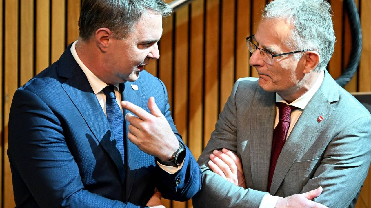 Sportminister Andreas Babler und Finanzminister Markus Marterbauer überbringen dem organisierten Sport in Österreich keine guten Nachrichten. 