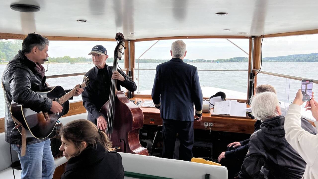 Jeweils an einem Sonntag im Monat gibt es auf der „Seenland“ Live-Musik. 