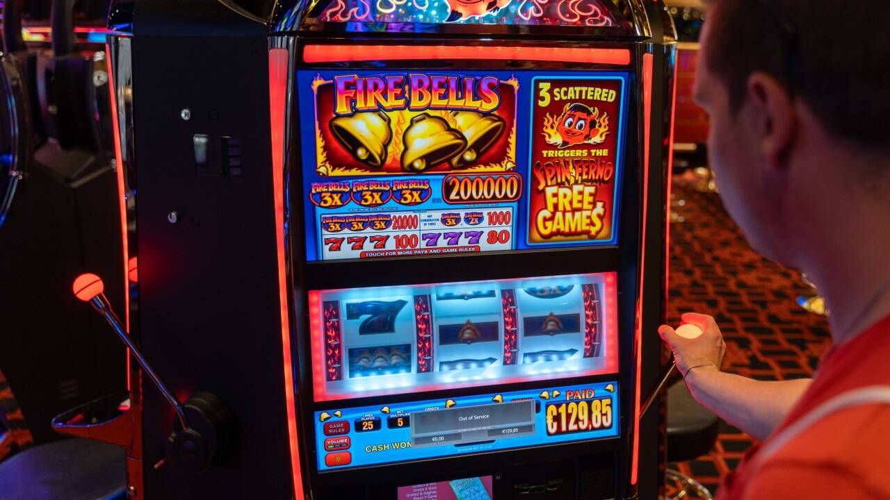Jahrelang ging ein junger Mann fast täglich in illegale Glücksspiellokale. 