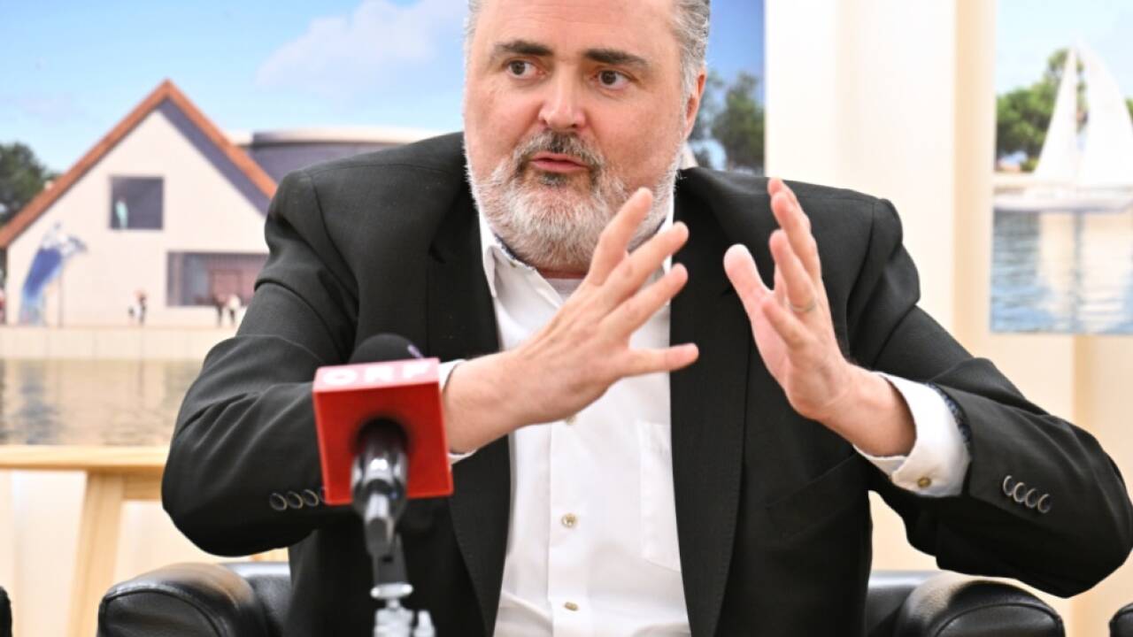Doskozil bei seinem ersten öffentlichen Auftritt nach Kehlkopf-OP 