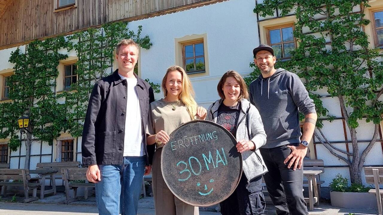 Fritz und Christina Rigele sowie Marlene Ebenführer und Patrick Paß freuen sich auf die Eröffnung am 30. Mai. Ab 23. Mai kann auf der Homepage www.windinggut.at auch reserviert werden. 