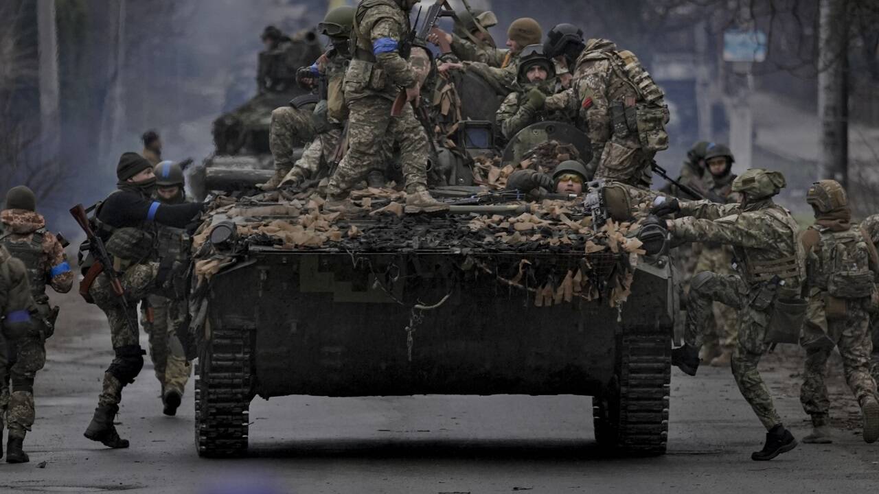 Die ukrainische Armee hält trotz der Unterlegenheit bei Mensch und Material stark dagegen.  