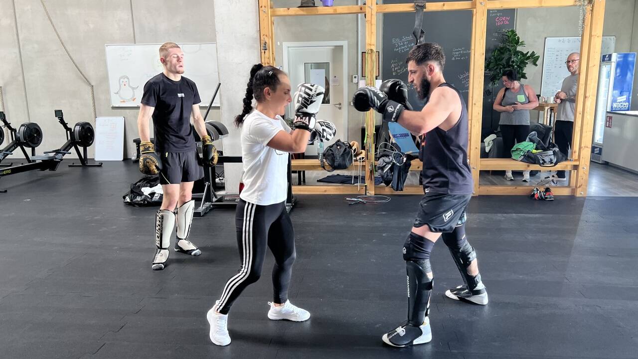 Trainerin Birgit Bernhofer trainiert mit den zwei WM-Teilnehmern Maco Köck und Shpetim Ahmeti aus Bischofshofen.  