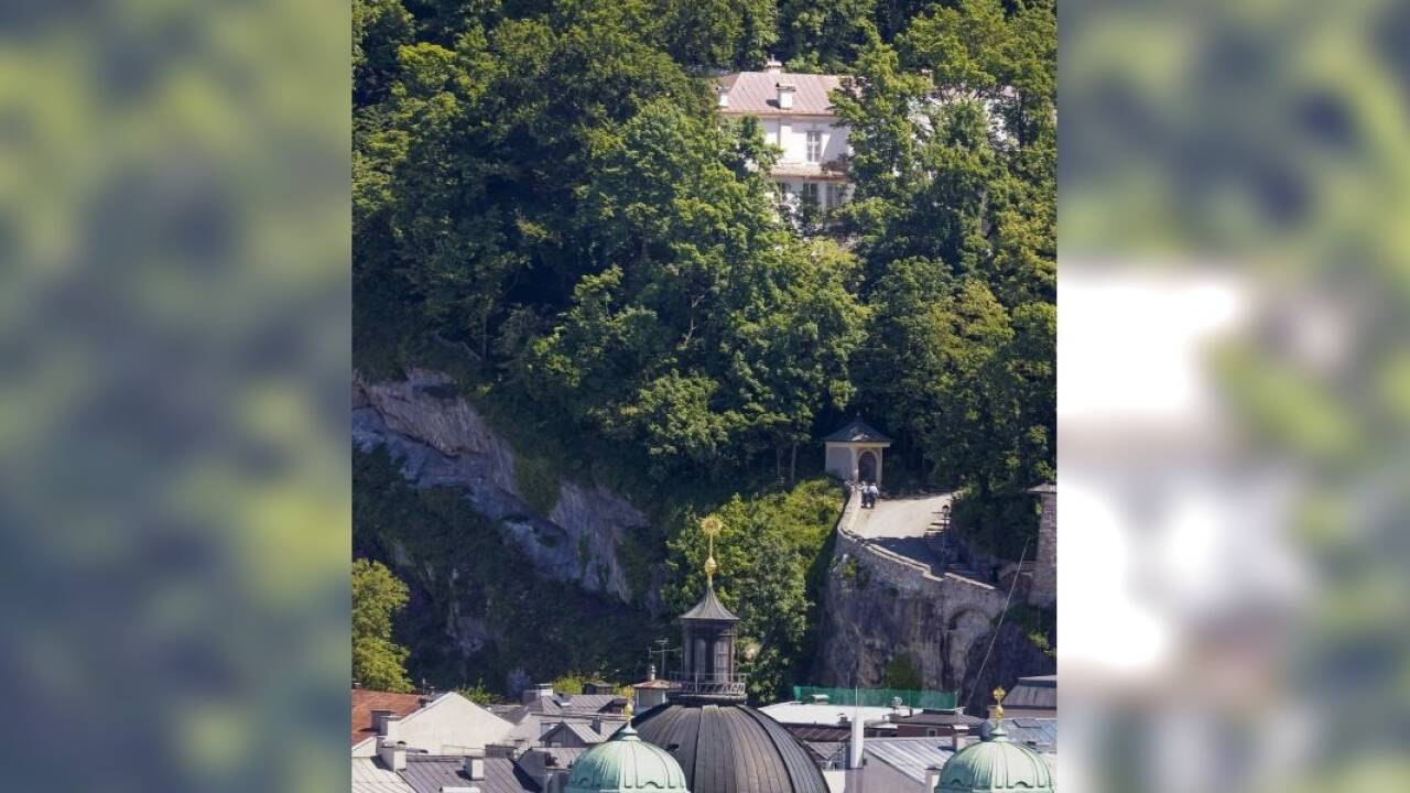 Die Stefan-Zweig-Villa hoch über den Dächern der Stadt Salzburg.  