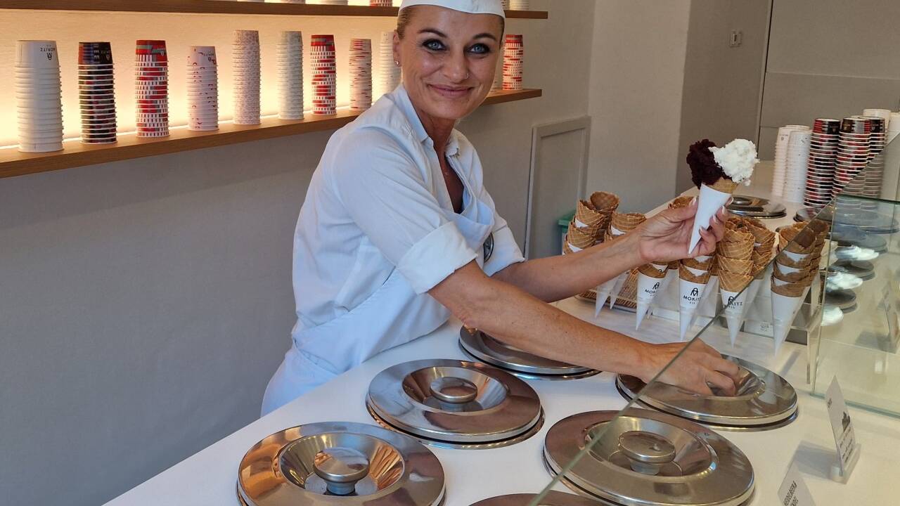 Waltraud Paulitsch leitet die Moritz Eis Filiale in der Getreidegasse. Abseits der Saison verwandelt sich der dortige Geschäftsraum in einen Raum für Pop-ups. 