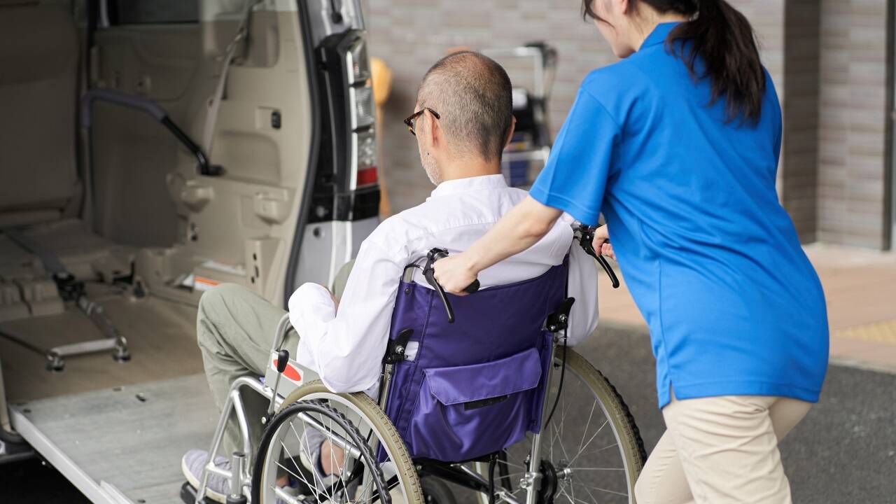 Wer Hilfe braucht, um zum Arzt oder Spital zu kommen, muss mitzahlen. 