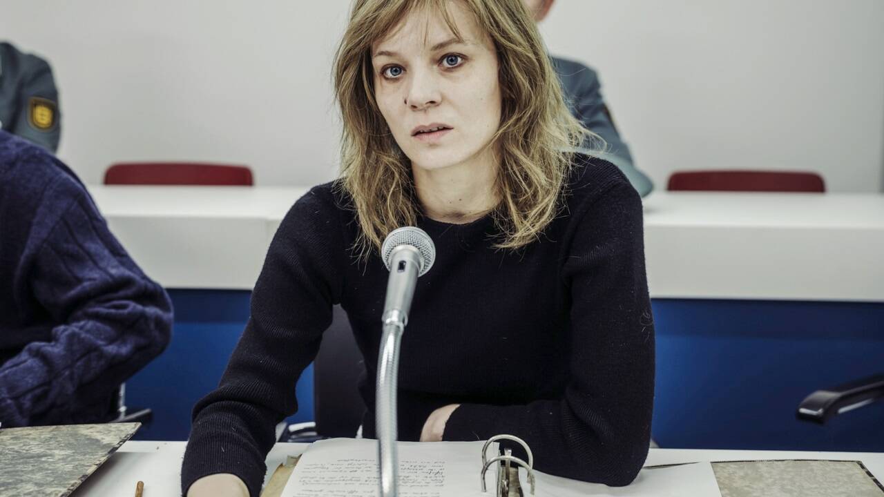 Gudrun Ensslin (Lilith Stangenberg) beim Stammheim-Prozess 